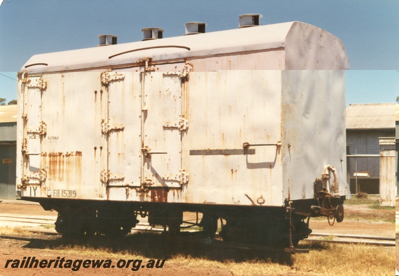 P15674
EB class 15319 cool storage van in poor condition, Northam, ER line, side and end view
