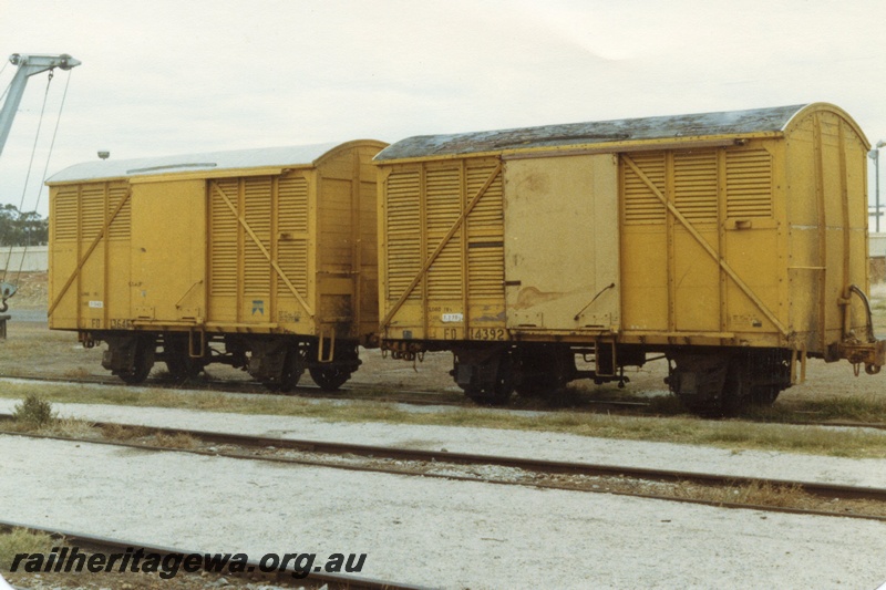 P15677
FD class 13646 and FD class 14392, both in yellow livery and panelled doors, York, GSR line, side and end view
