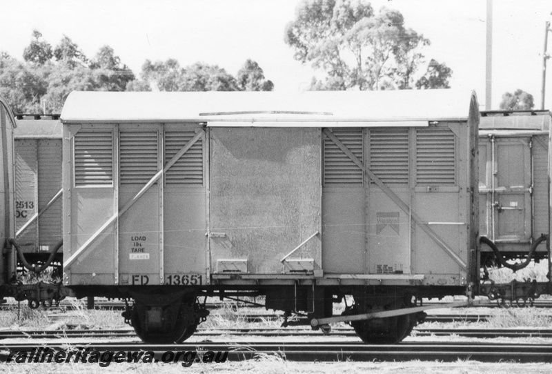 P15680
FD class 13651, yellow livery, mainly panelled sides and fully panelled door, Midland, brake lever side view
