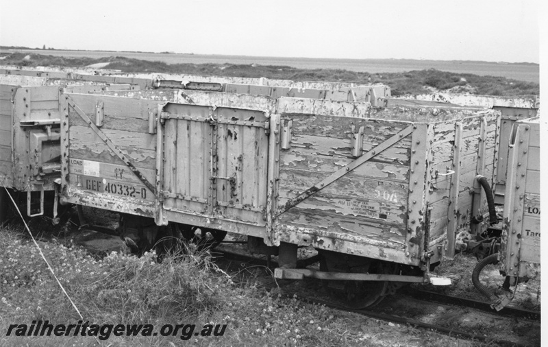 P15687
GEF class 40332-D reclassified from MRWA AE class 533, stowed at Robbs jetty note the external diagonal strapping on the side, brake lever side and end view
