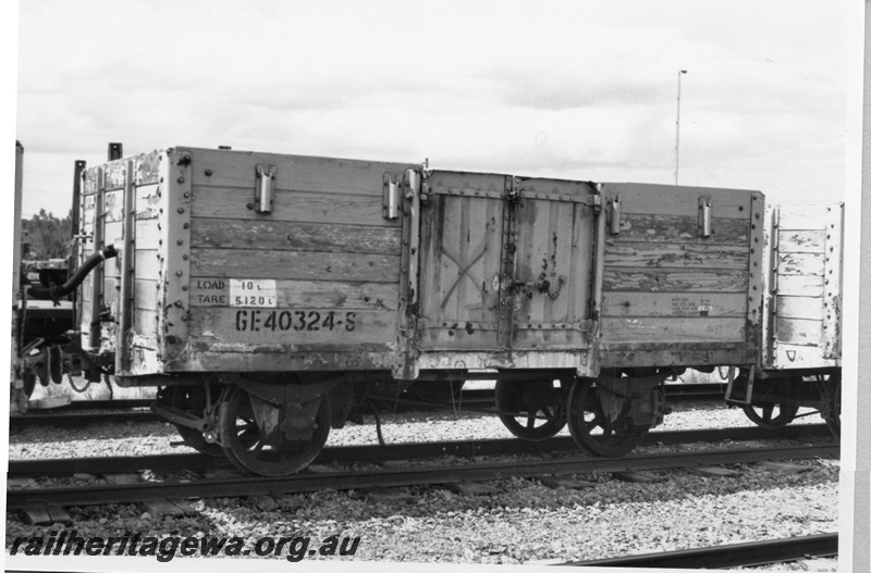 P15688
GEF class 40324-S reclassified from MRWA AE class 525, stowed at Robbs jetty note the lack of external diagonal strapping on the side, end and non brake lever side.
