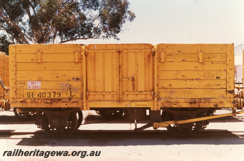 P15692
GE class 40379-L, ex MRWA AE class 580, yellow livery, York, GSR line, brake lever side view
