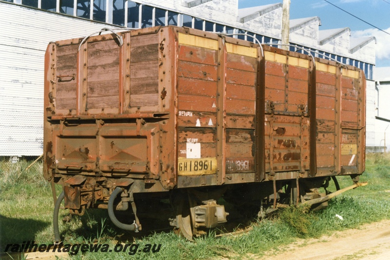 P15707
GH class 18961 high sided wagon, brown livery but with the top plank and brake lever painted yellow, Bellevue, end and brake lever side view. 
