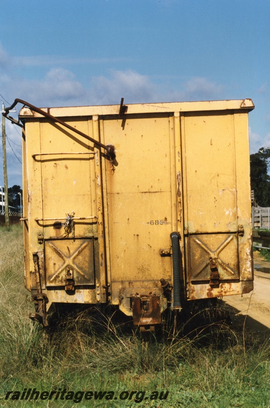 P15712
GHE class 21439-B. All steel high sided open wagon, yellow livery, Bellevue, end view.
