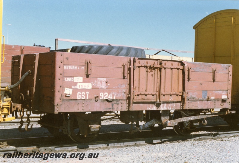 P15728
GST class 9247 four wheel medium sided wagon with a load of tractor tyres, brown livery, Forrestfield Yard, end and brake lever side view.
