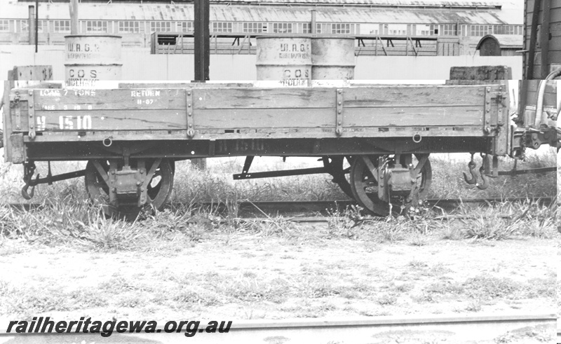 P15733
H class 1510 four wheel low sided wagon with no vacuum brakes and a single brake shoe, brown livery, midland, side view, c1968
