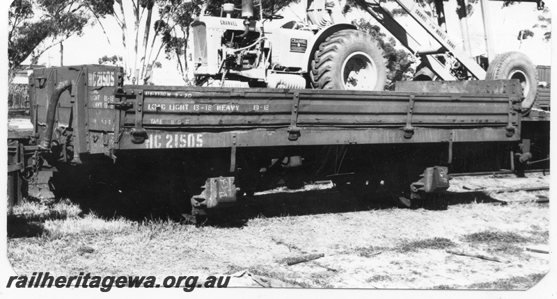 P15734
HC class 21505, four wheel low sided wagon, brown livery, end and non brake lever side view
