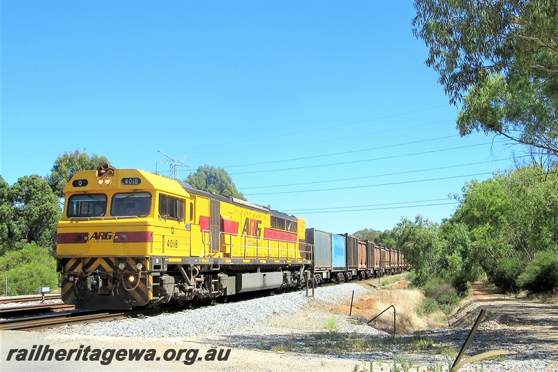 P15759
ARG Q class 4018 in the yellow livery with a red strip livery heading the 