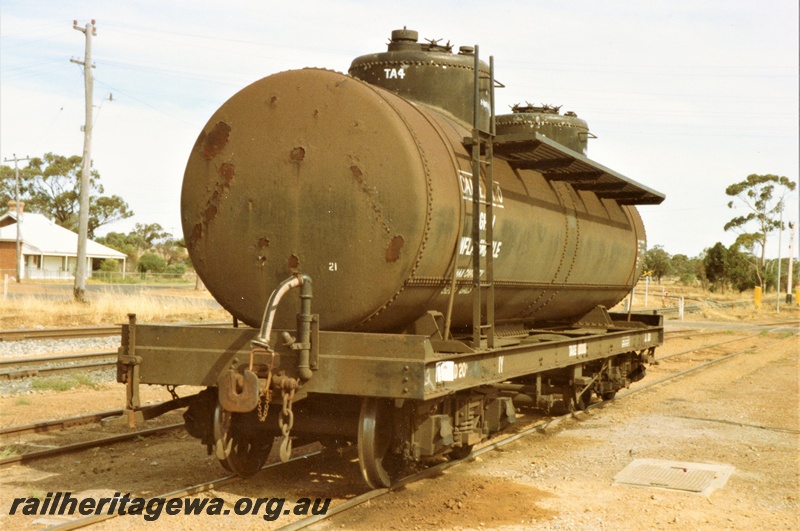 P15771
JL class 120 bogie tank wagon, in Caltex ownership, black livery, Brookton, GSR line, end and side view
