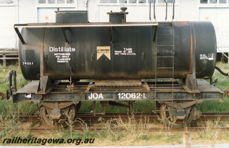 P15774
JOA class 12962-L four wheel tank wagon, black livery with a yellow Westrail motif on the side and 