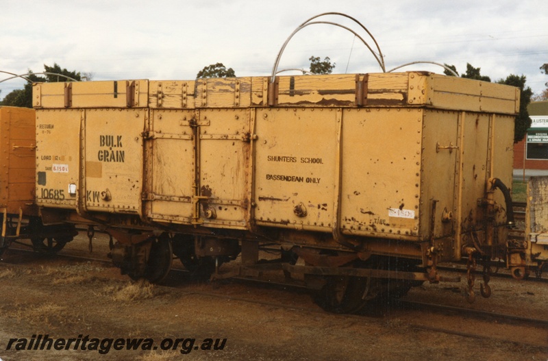 P15779
KW class 10685 all steel four wheel open wagon with extended sides, yellow livery with 