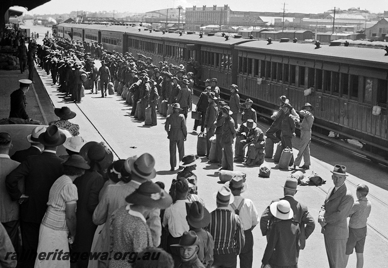 P15865
A pair of AB class carriages on a train at Victoria Quay, Fremantle Harbour, troops awaiting to embark on 
