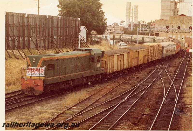 P15889
A class 1506, heading the last 