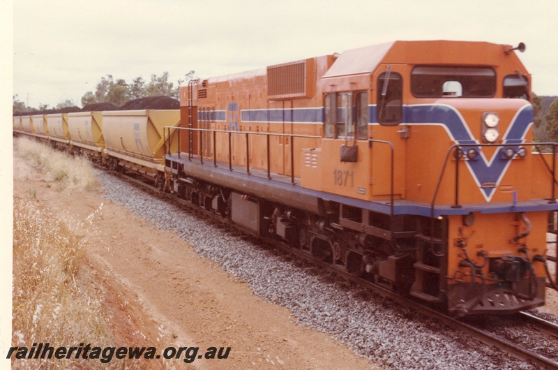 P15894
N class 1871, in Westrail orange with blue and white stripe, on coal train, side and front view
