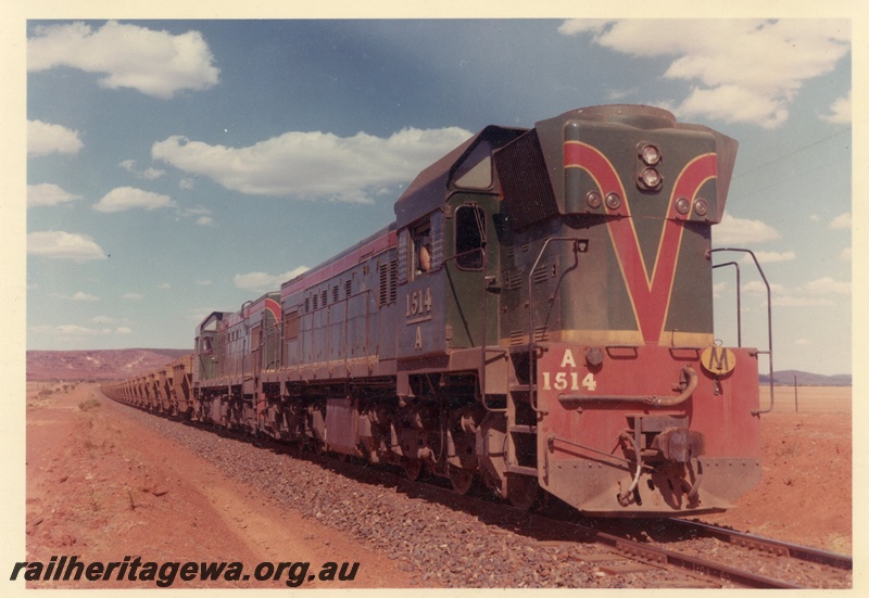 P15930
A class 1514, with A class 1513 diesel loco, in green with red and yellow stripe, double heading loaded WMC iron ore train from Koolanooka, side and front view
