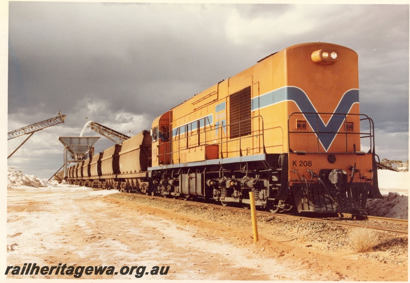 P15934
K class 208, in Westrail orange with blue and white stripe, on train loading salt, salt loader, Lafe Lefroy, side and front view
