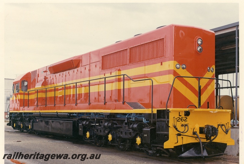 P15938
L class 262, in International safety orange livery, side and end view, long end towards camera

