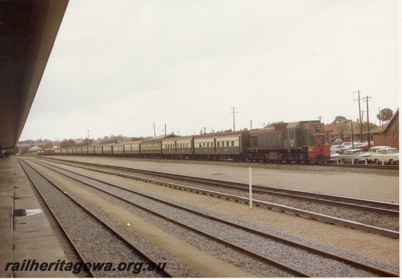 P15941
AA class 1519, in green with red and yellow stripe, on the 