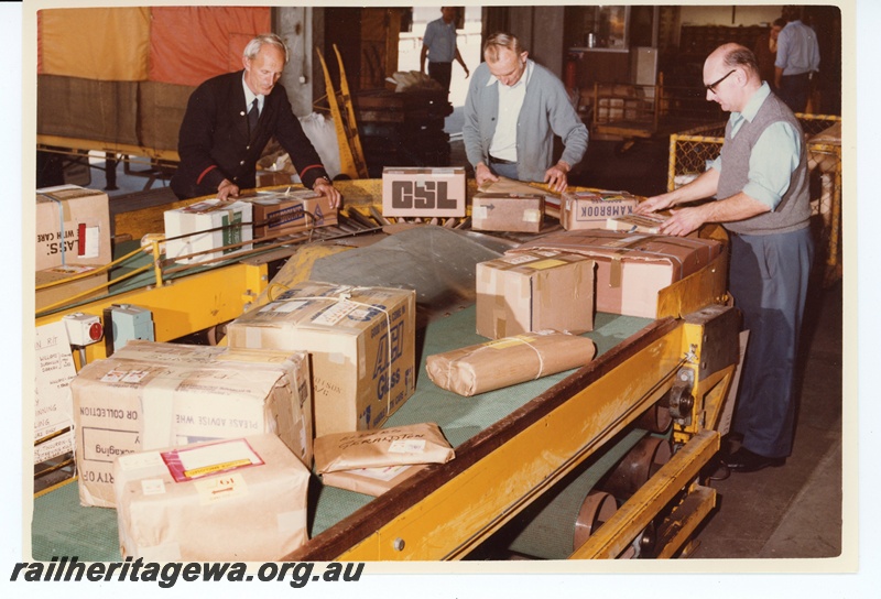 P15951
Parcel handling, conveyor belt, parcel handlers at work, trolleys, Kewdale Freight Terminal, interior view
