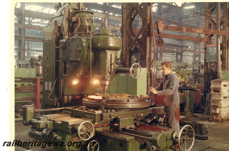 P15981
Kendall & Gent vertical milling machine, being operated by worker, Machine Shop, Midland Workshops
