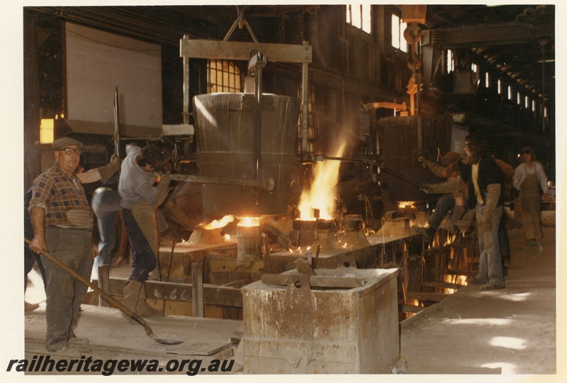 P15985
Pouring of molten metal, workers, Foundry, Midland Workshops
