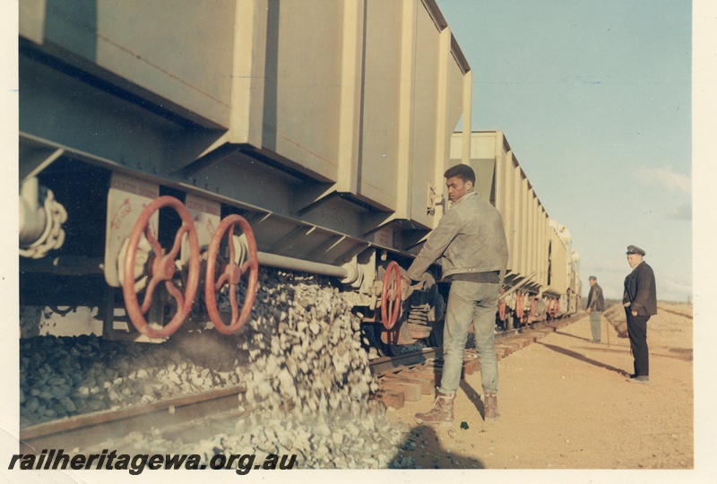 P15994
Ballasting, wagons, workers, Moorine Rock, EGR line, track level view
