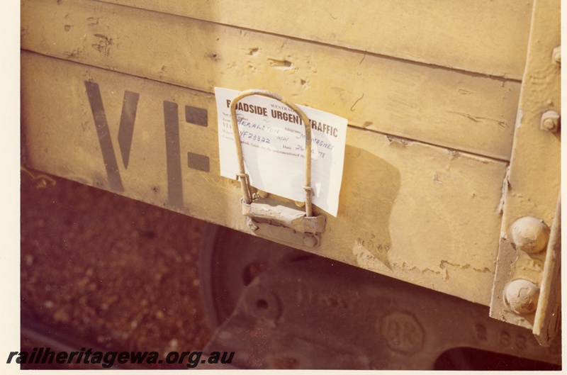 P16016
Westrail Roadside Urgent Traffic notice, attached to VF class 23322, bogie van, Geraldton to Mount Magnet, NR line, close up view of notice
