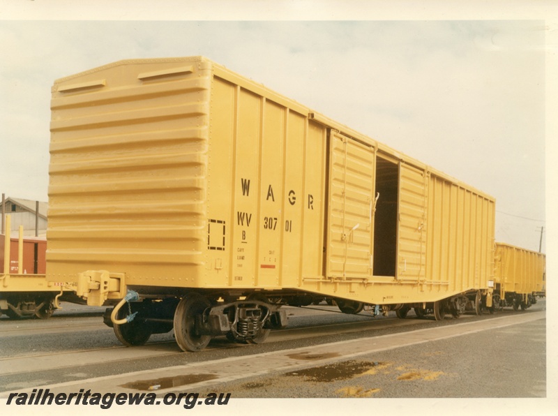 P16042
WV class 30701 standard gauge bogie van, later reclassified WBAX, end and side view, colour version of P1911
