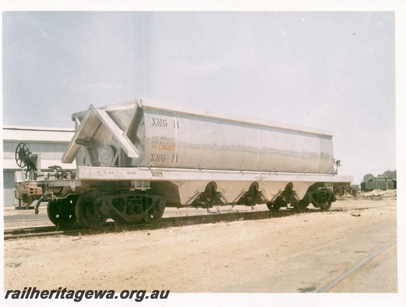 P16051
XNG class 11 salt wagon, end and side view, similar to P3790
