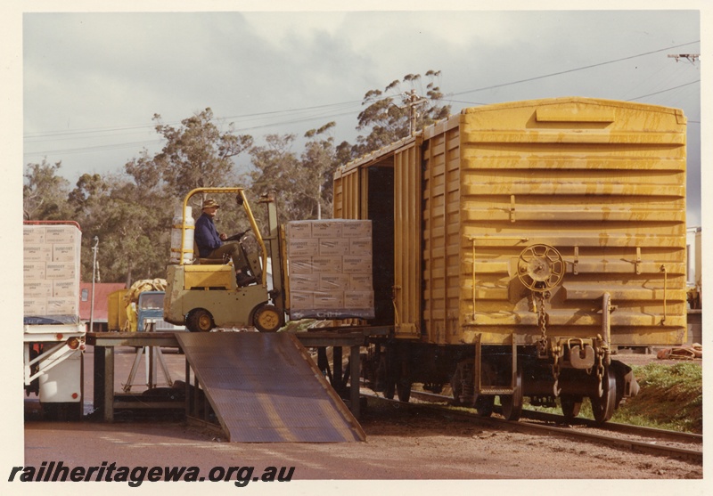 P16059
2 of 2 Side view of loading pallets of canned fruit at Manjimup.
