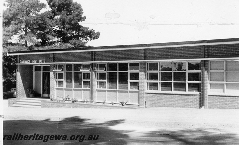 P16099
Reading Room and Library of the Narrogin Railway Institute.
