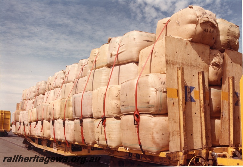 P16111
QUA class 25172 flat top wagon loaded with bales of wool. Note the stanchions and dividing boards preventing the bales from moving.
