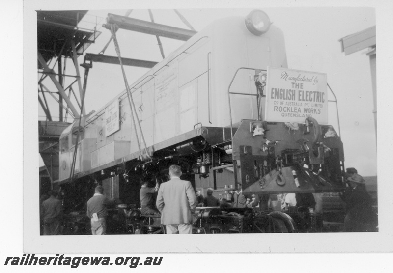 P16128
5 of 6 images of an MRWA F class diesel being unloaded from a ship by the floating crane 