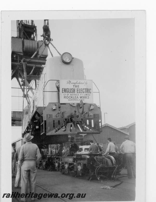 P16129
6 of 6 images of an MRWA F class diesel being unloaded from a ship by the floating crane 