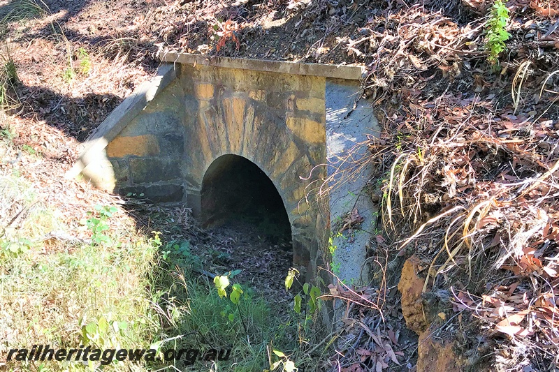 P16151
Culvert, stone faced, Mount Helena on the abandoned ER line, angled view
