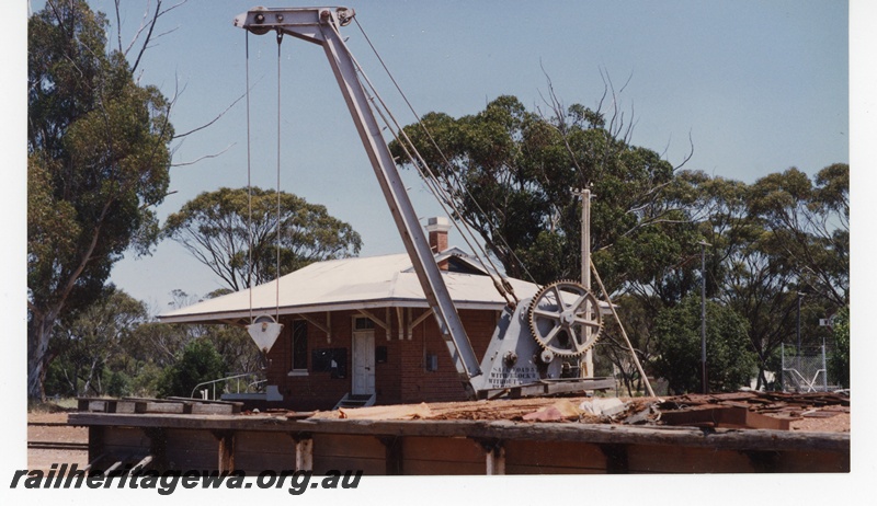 P16198
Traffic Office (station building), platform crane, Wickepin, NWM line
