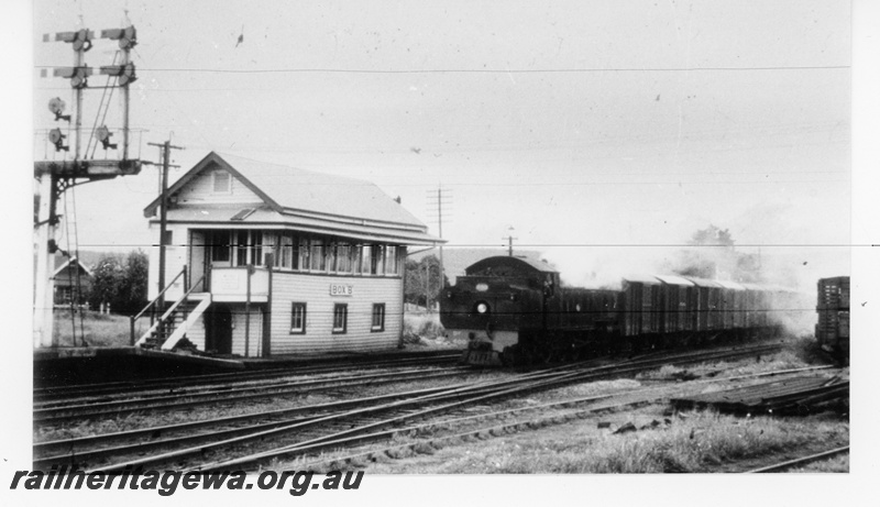 P16216
DD class 600, on goods train, approaching platform, bracket signals, signal Box B, Midland Junction, ER line
