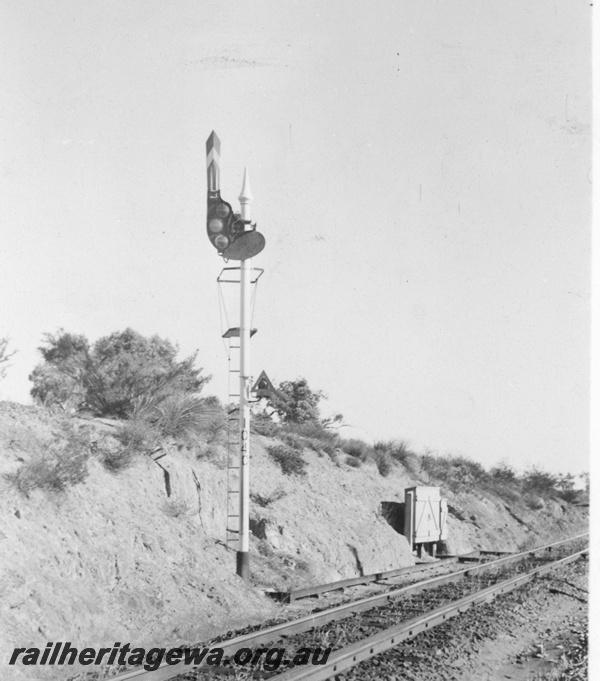 P16224
Semaphore signal, absolute automatic, 13 mile 1 ch, between Bellevue and Swan View, ER line, trackside view
