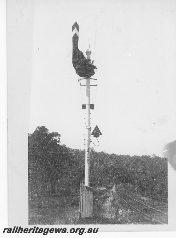 P16227
Semaphore signal, number 1405, ER line, rural setting, track level view

