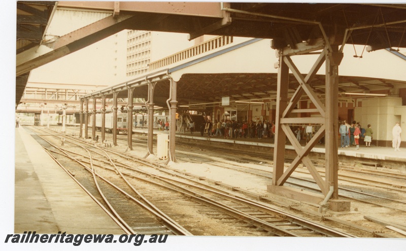 P16231
ADG class railcar set in main platform, canopy, Barrack Street bridge, scissors crossover, Perth city station, c1970
