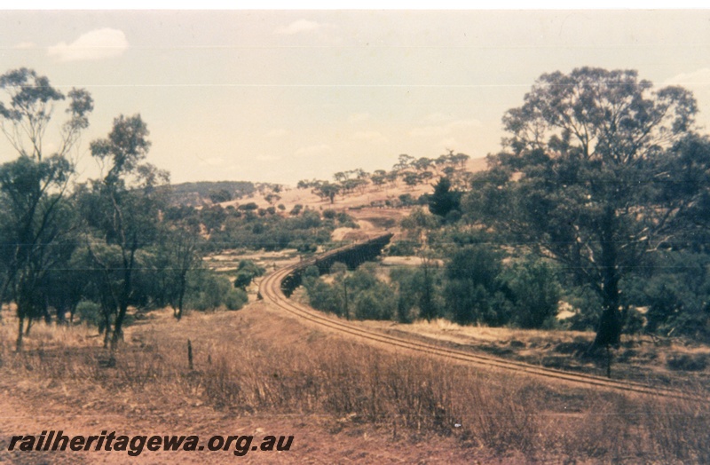 P16258
Bridge over the Avon River, Toodyay, CM line, distant view
