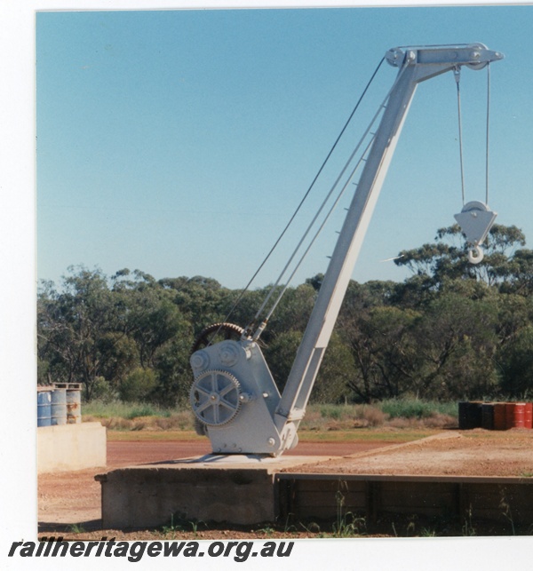 P16293
Platform crane mounted on a concrete base attached to a loading platform, tracks lifted in the yard, siide view, location unknown
