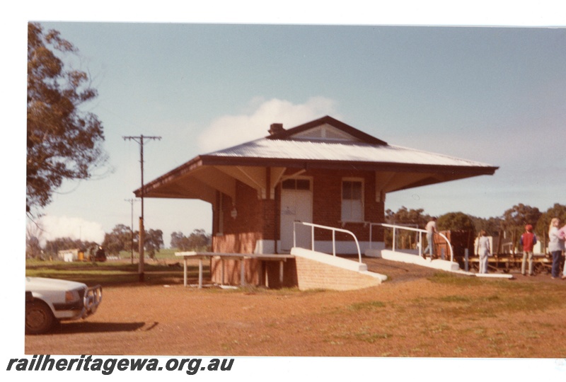 P16299
Darkan Railway Station with a loading platform to the left of the building and a ramp leading up to the building. 
