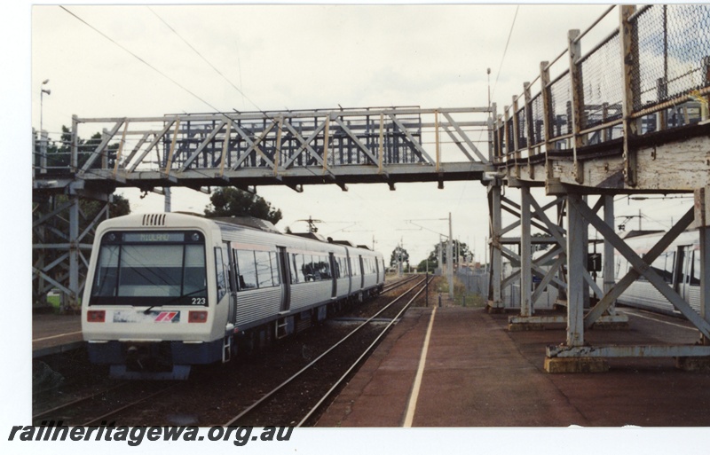 P16360
EMU railcar sets, number 223 to Midland and another, overhead footbridge, platforms, Claisebrook, ER line
