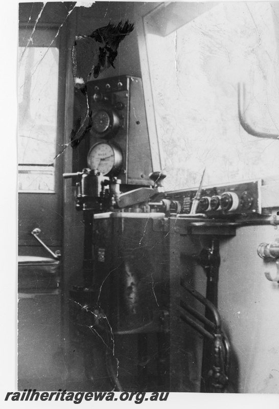 P16441
Driver's controls, interior of ADE class 