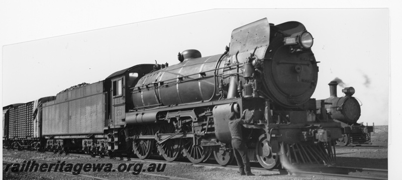 P16471
Commonwealth Railways (CR) C class 63, worker, TAR line, side and front view
