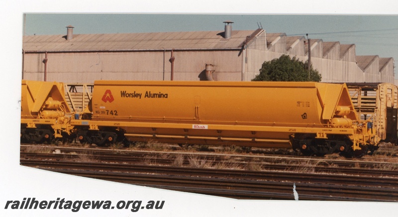 P16489
XG class 20742 Worsley Alumina hopper, side view
