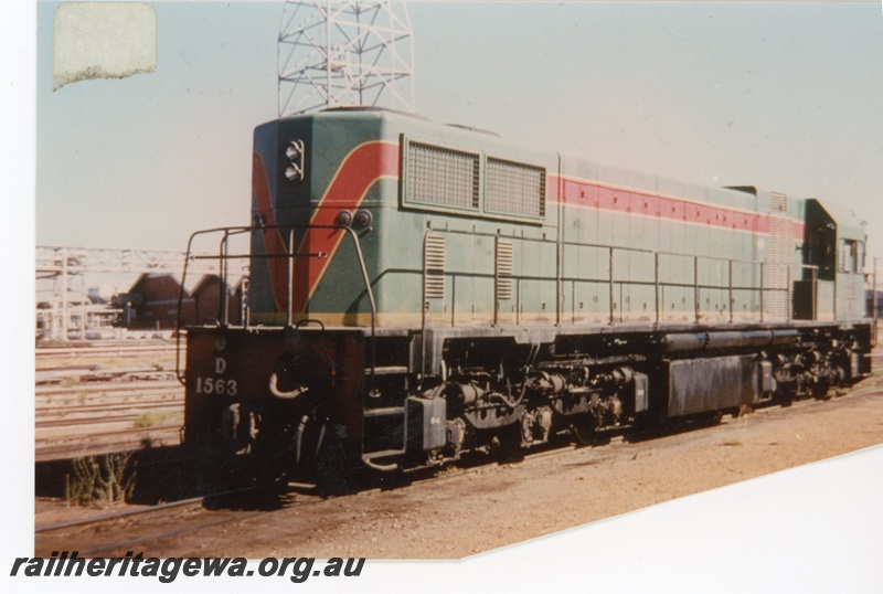 P16516
D class 1563, in green with red and yellow stripe, end and side view
