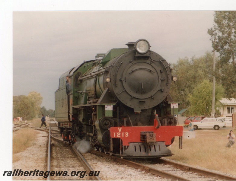 P16541
V class 1213, side and front view
