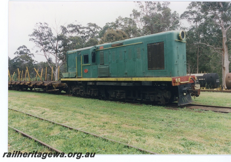 P16579
Y class 1115, on empty flat logging wagon, Pemberton Tramway, side and end view
